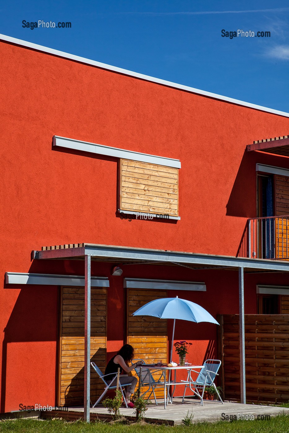 LOGEMENTS EN BOIS CERTIFIES BBC (BATIMENT BASSE CONSOMMATION), RESIDENCE ORVITIS, ECO-QUARTIER LABELLISE EFFINERGIE, HABITAT ET ENVIRONNEMENT, POUILLY-EN-AUXOIS, COTE D’OR (21), BOURGOGNE, FRANCE 