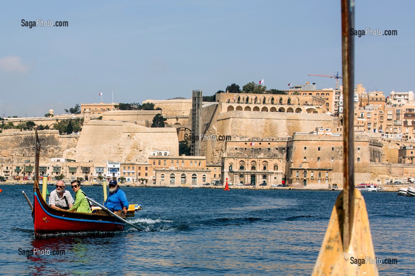 TRAVERSEE EN DGHAJSA, BATEAU TAXI ET ASCENSEUR DU JARDIN D'UPPER BARRAKKA SUR L'AUTRE RIVE, LA VALETTE, MALTE 
