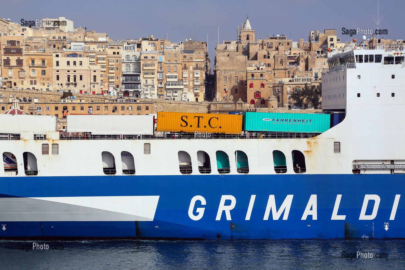 PORTE CONTAINER GRIMALDI, GRAND PORT DE LA VALETTE, MALTE 