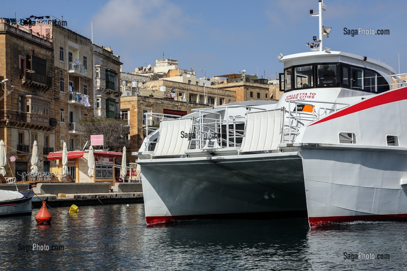 FERRY DANS LE GRAND PORT DE LA VALETTE, COSPICUA, MALTE 