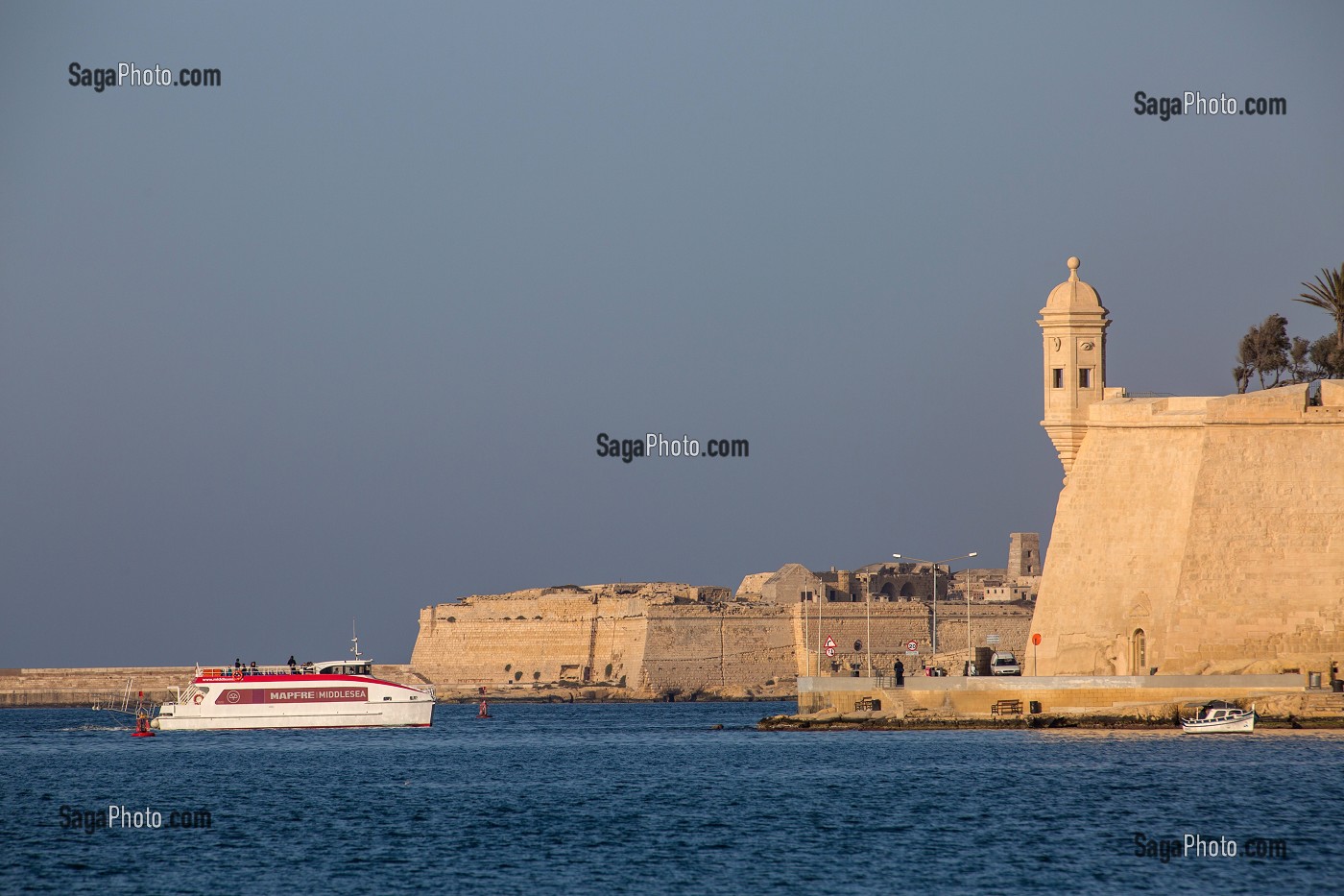 FERRY ET FORT SANT ANGELO REMPARTS DE FLORIANA. LA TOUR DE GUET DE SENGLEA, DU SAFE HAVEN GARDENS, DECOREE DE L'OEIL ET L'OREILLE DE L'ORDRE DES CHEVALIERS DE MALTE, MALTE 