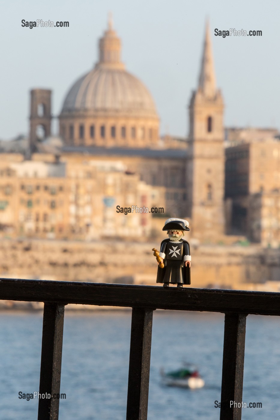 PLAYMOBIL (USINE A MALTE) CHEVALIER DE MALTE, CATHEDRALE ANGLICANE SAINT PAUL ET EGLISE DES CARMES, LA VALETTE, MALTE 