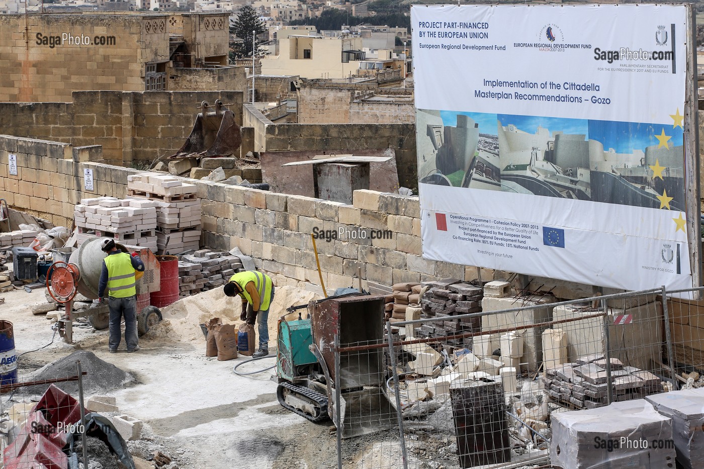 TRAVAUX FINANCES PAR LES FOND EUROPEENS, PARVIS DE L'EGLISE DE LA CITADELLE, VICTORIA, RABAT, ILE DE GOZO, MALTE 