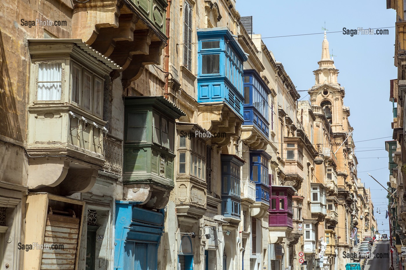 BOW WINDOWS BALCONS COLORES INSPIRES DES MOUCHARABIEHS DES PAYS ARABES, LA VALETTE, MALTE 