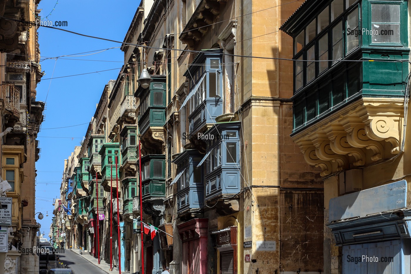 BOW WINDOWS BALCONS COLORES INSPIRES DES MOUCHARABIEHS DES PAYS ARABES, LA VALETTE, MALTE 