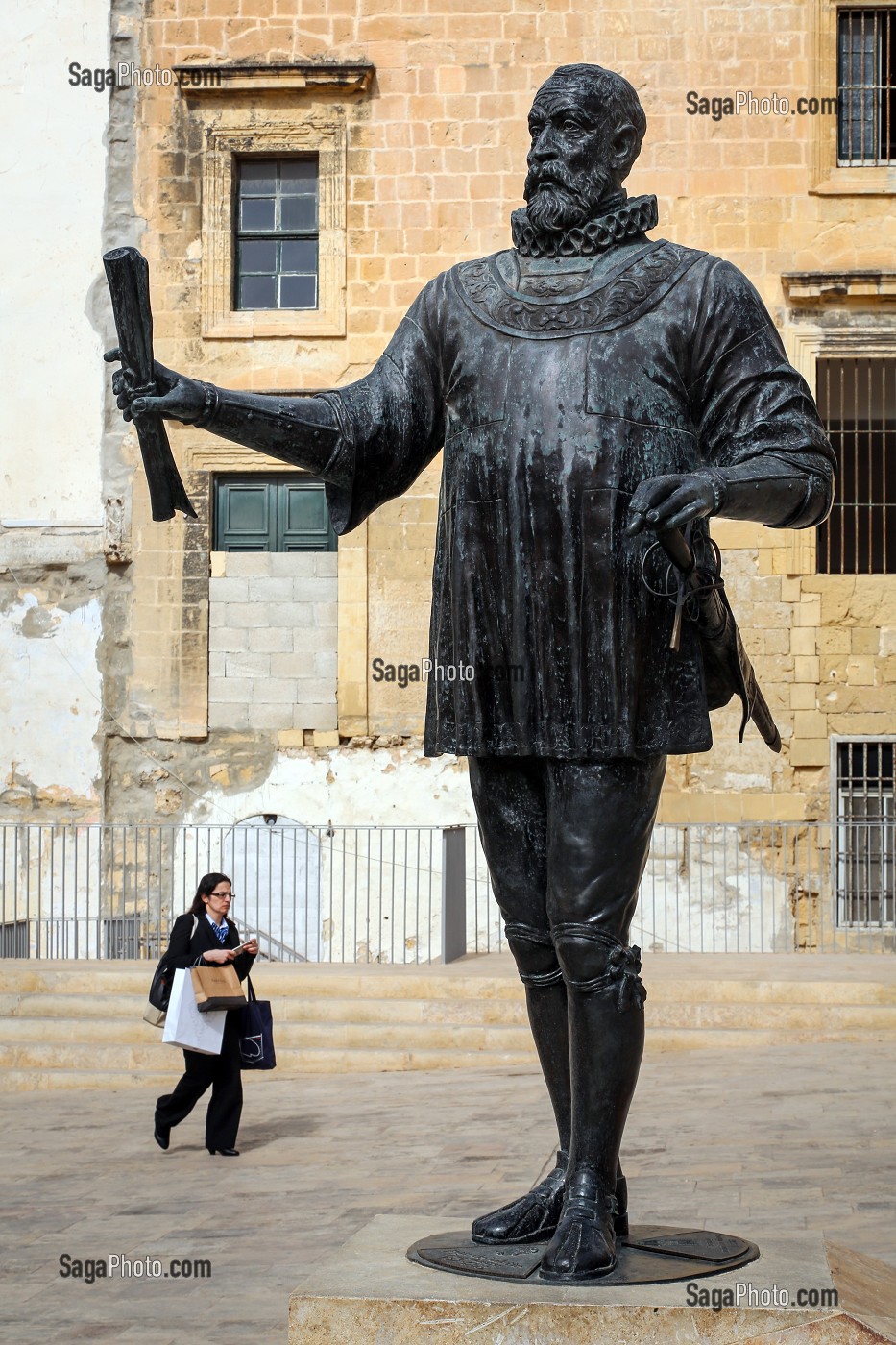 STATUE DE JEAN DE LA VALETTE FONDATEUR DE LA VILLE, LA VALETTE, MALTE 