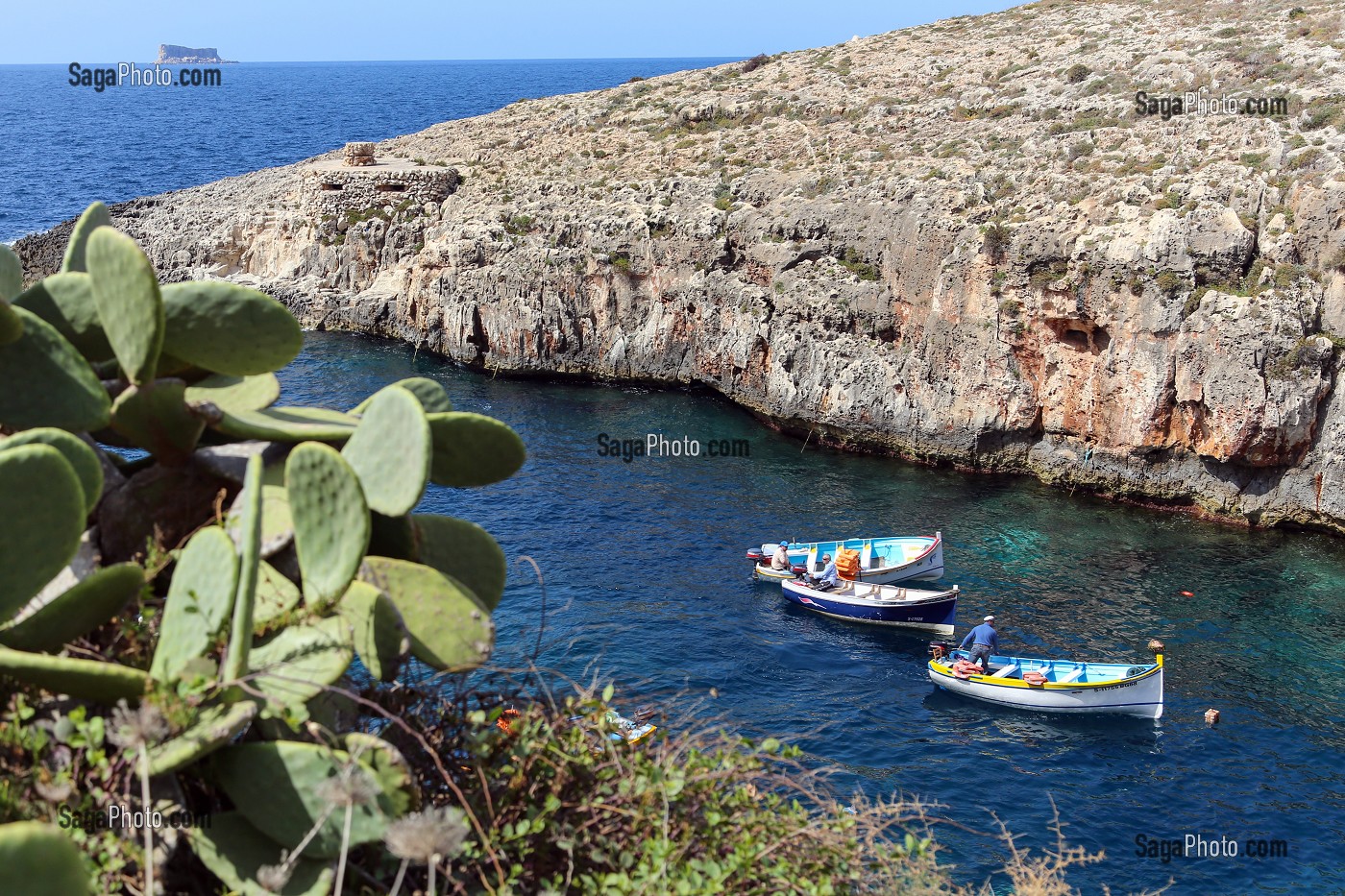 BATEAUX POUR LA VISITE DE LA GROTTE BLEUE PRES DE WIED IZ ZURRIEQ, DANS LE SUD OUEST DE MALTE 