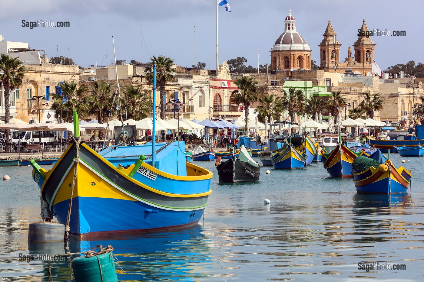 PORT DE MARSAXLOKK ET LUZZUS, BATEAUX DE PECHE TRADITIONNELS MULTICOLORES, MALTE 