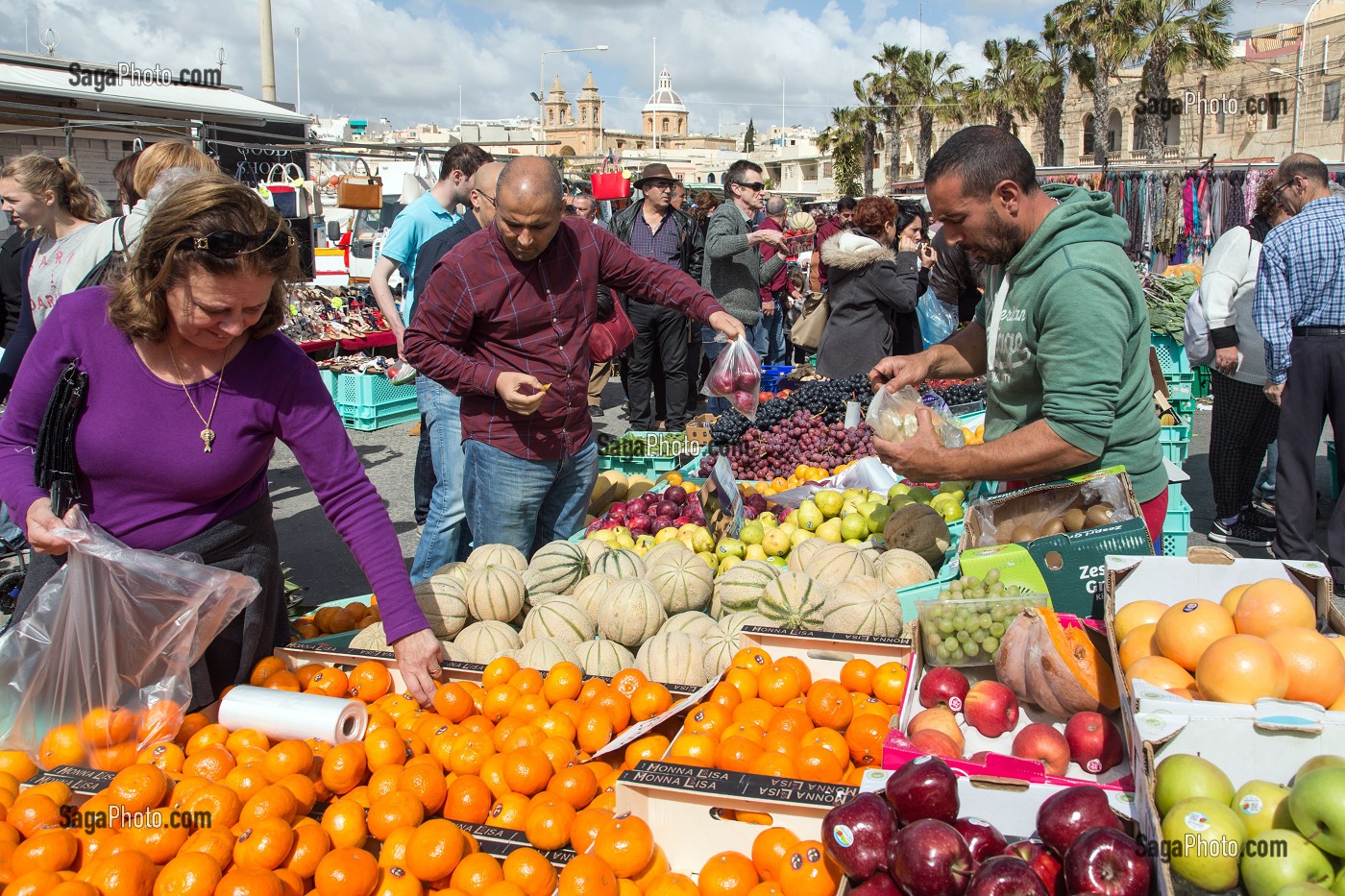 ETALAGE DE FRUITS ET LEGUMES, MARCHE DE MARSAXLOKK, MALTE 