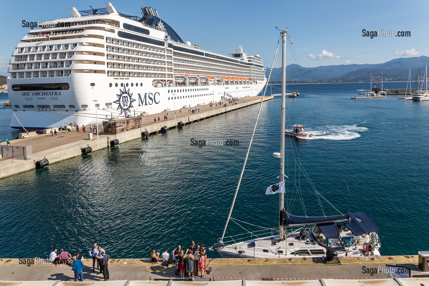 PAQUEBOT DE CROISIERE MSC ORCHESTRA, BAIE D'AJACCIO, PORT D'AJACCIO, CORSE-DU-SUD, FRANCE 