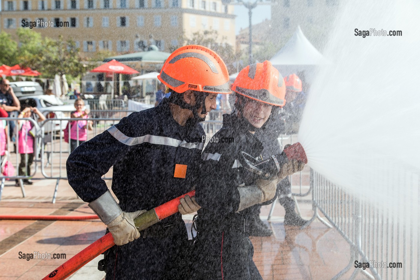 DEMONSTRATION INCENDIE PAR DE JEUNES SAPEURS POMPIERS, AJACCIO, CORSE DU SUD, FRANCE 