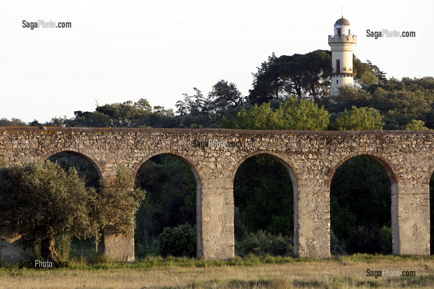 MINARET (TOUR ARABE) ET AQUEDUC, EVORA, ALENTEJO, PORTUGAL 
