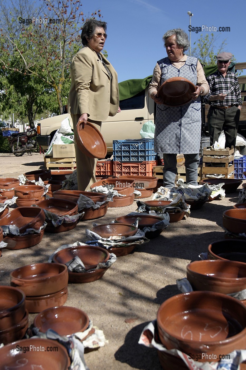 POTERIE LOCALE, MARCHE D'ESTREMOZ, ALENTEJO, PORTUGAL 