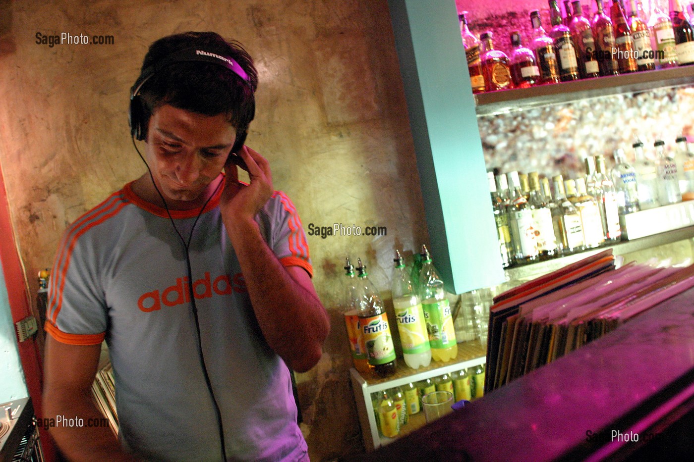 DJ OU DISC-JOCKEY, MOVIDA, AMBIANCE NOCTURNE, QUARTIER DU BAIRRO ALTO, LISBONNE, PORTUGAL 