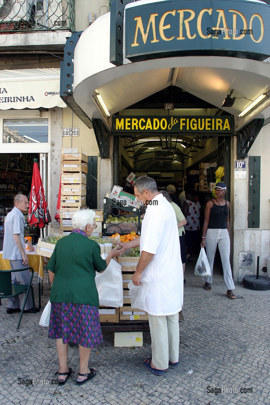 EPICERIE PLACE DE FIGUERA, QUARTIER DE ROSSIO, LISBONNE, PORTUGAL 