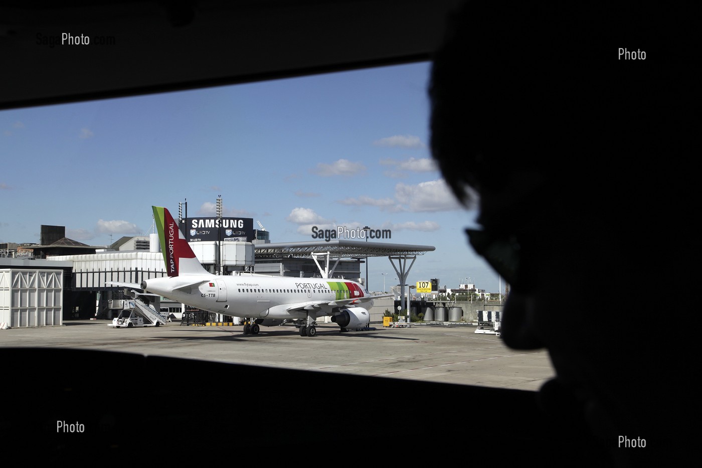 AIRBUS A 320 DE LA COMPAGNIE TAP AIR PORTUGAL, AEROPORT DE LISBONNE (AEROPORTO DE LISBOA), PORTELA DE SACAVEM, LISBONNE, PORTUGAL 