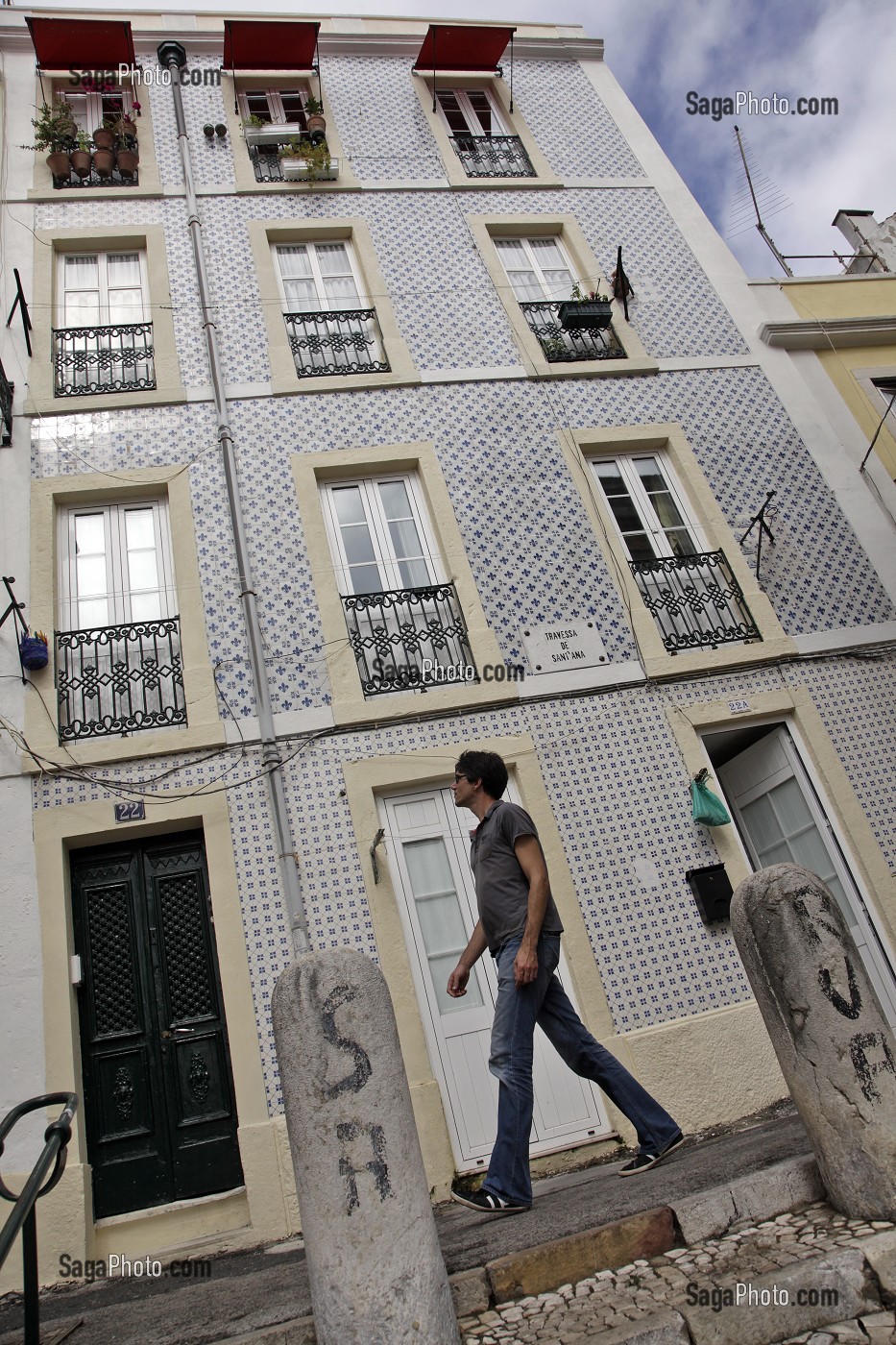 SCENE DE RUE DANS LE QUARTIER DU ROSSIO, CENTRE-VILLE DE LISBONNE, PORTUGAL 