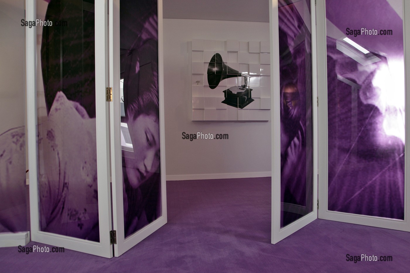 CHAMBRE DE L'INTERNACIONAL (INTERNATIONAL) DESIGN HOTEL, ETABLISSEMENT OU CHAQUE ETAGE AFFICHE UN THEME ET UN CARACTERE UNIQUE, PLACE ROSSIO, LISBONNE, PORTUGAL 