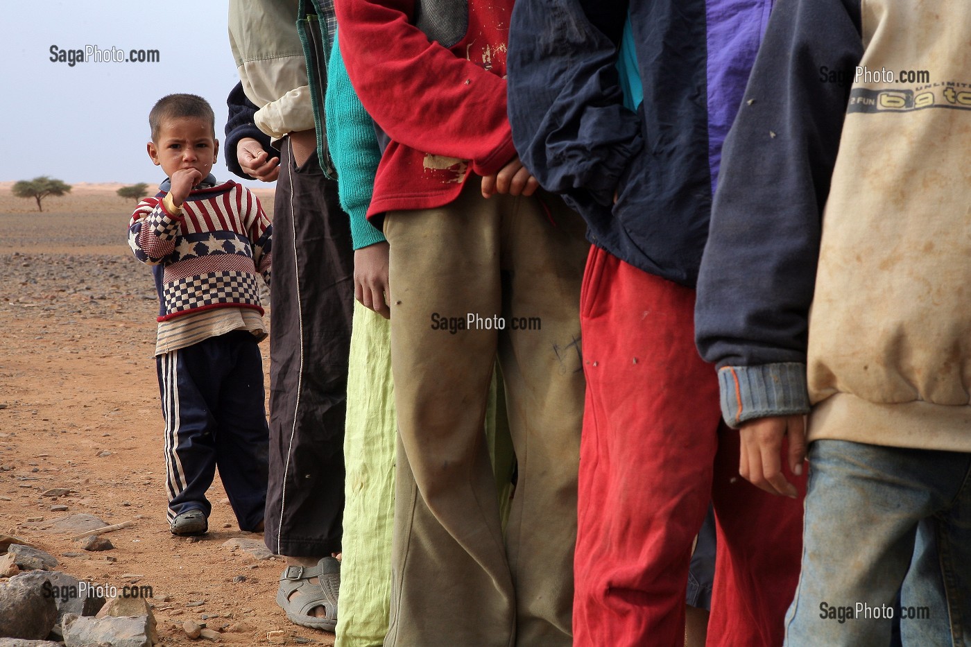 CLASSE D'ENFANTS NOMADES, ASSOCIATION POUR LE DEVELOPPEMENT DE LA VIE NOMADE DANS LA REGION DE ZAGORA, PEUPLE BERBERE, MAROC, MAGHREB, AFRIQUE 