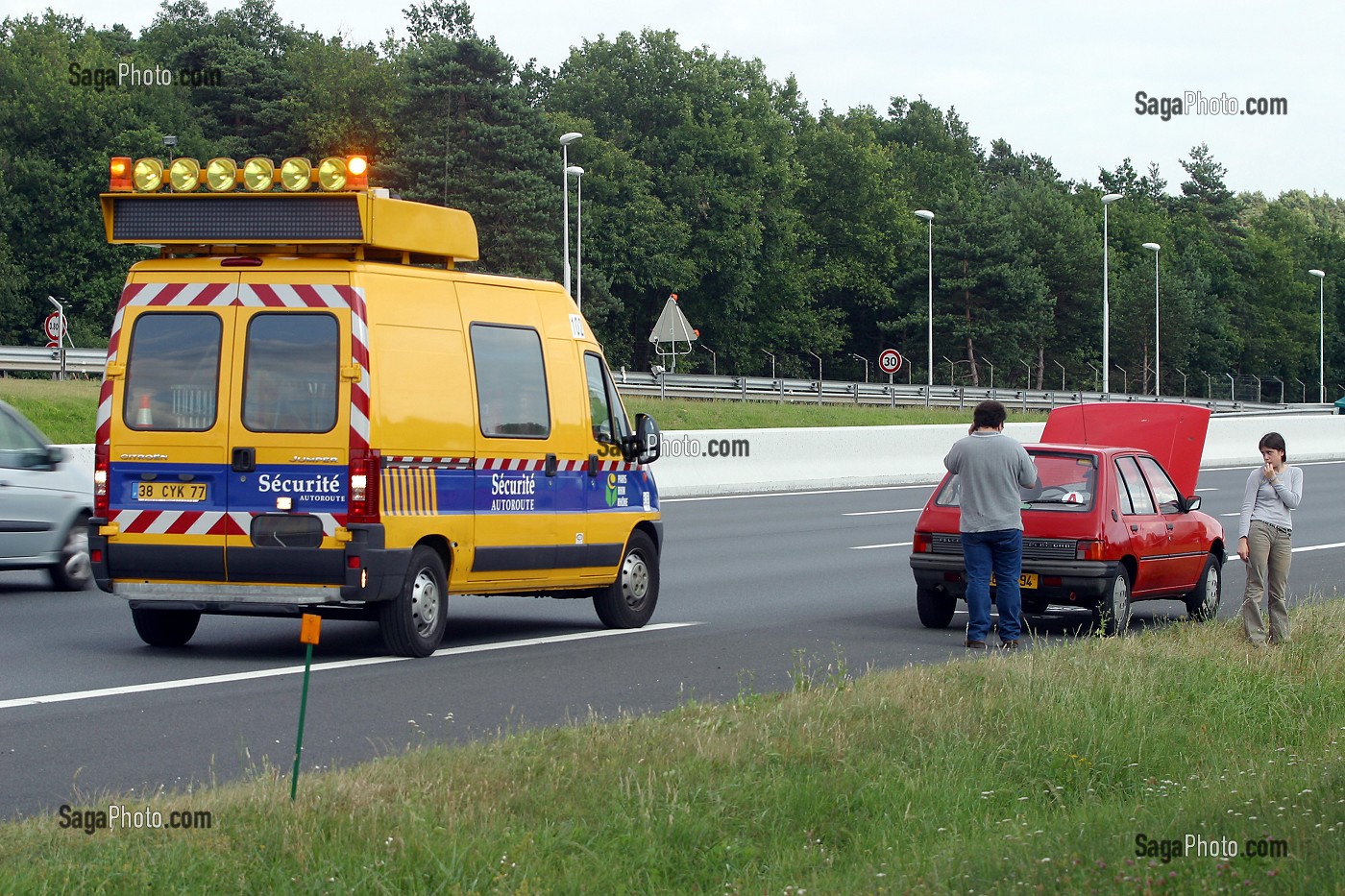 VEHICULE EN PANNE, PATROUILLEUR AUTOROUTE A6, SEINE ET MARNE (77) 