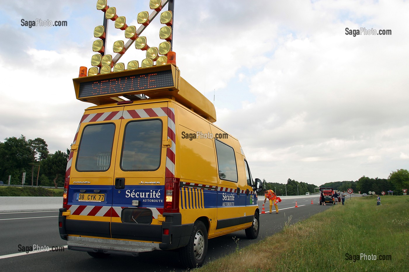 BALISAGE POUR VEHICULE EN PANNE SUR BAU, PATROUILLEUR AUTOROUTE A6, SEINE ET MARNE (77) 