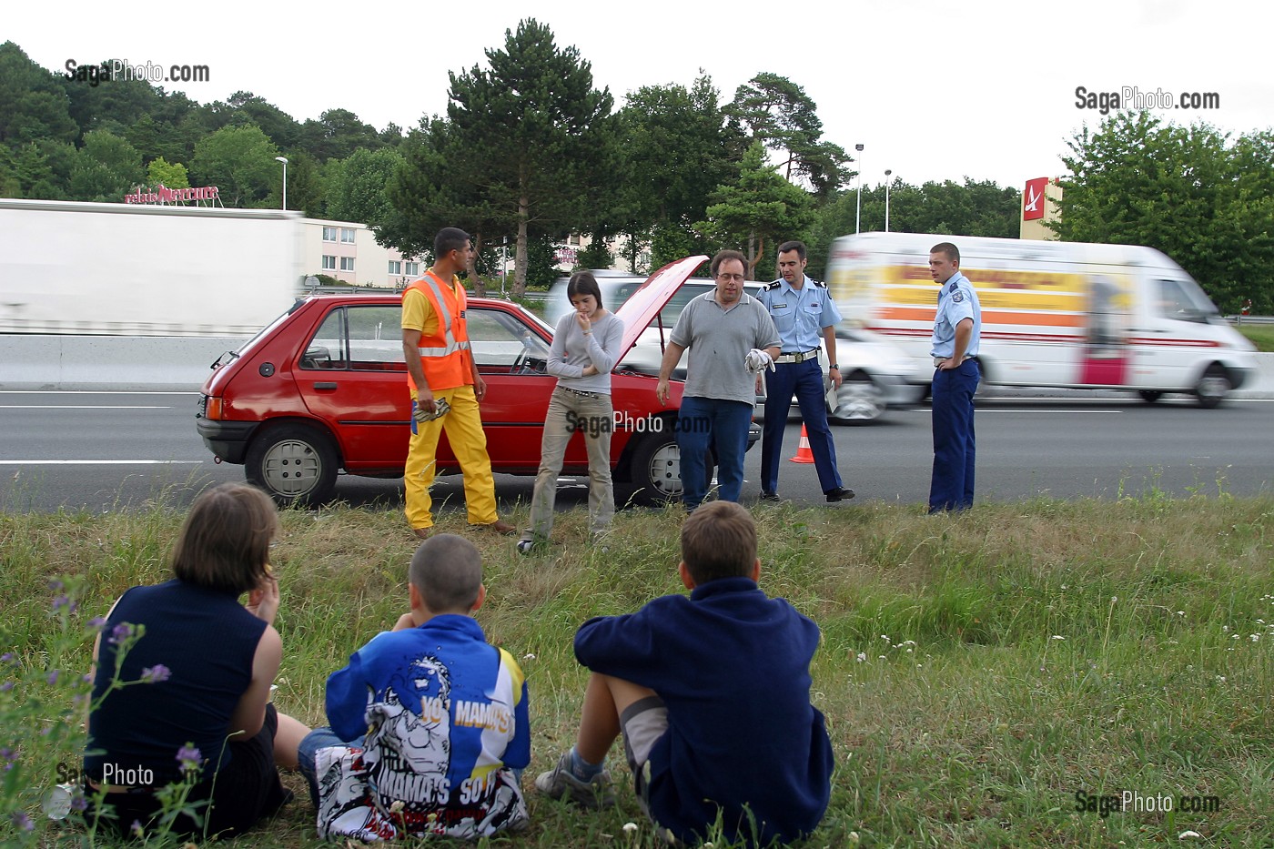 GENDARMES ET PATROUILLEUR AUTOROUTE A6, SEINE ET MARNE (77) 