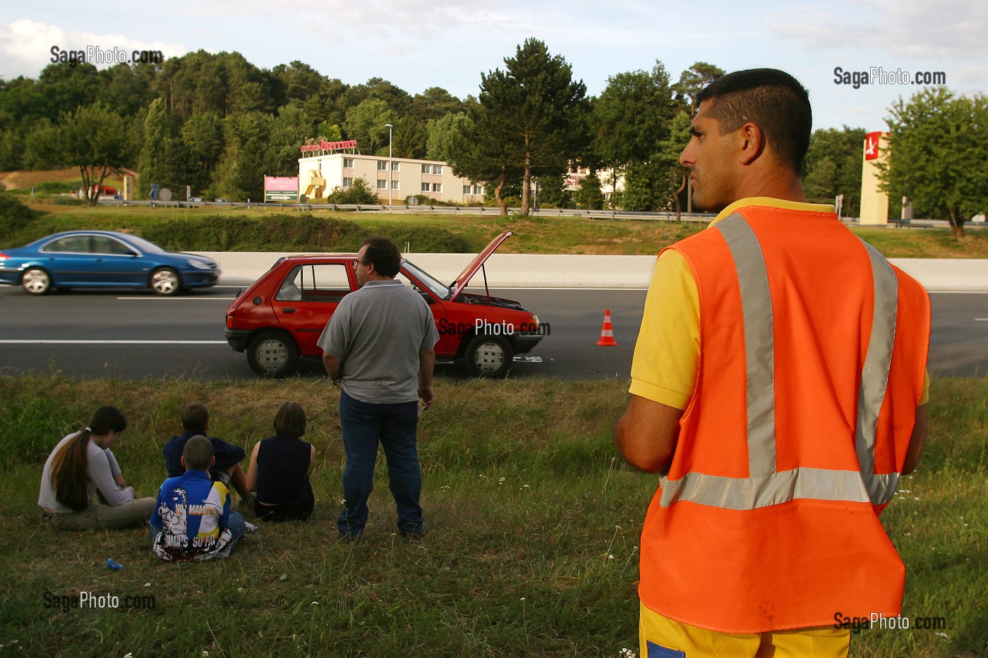 PATROUILLEUR AUTOROUTE A6, PROTECTION DU VEHICULE EN PANNE ET DES OCCUPANTS, SEINE ET MARNE (77) 