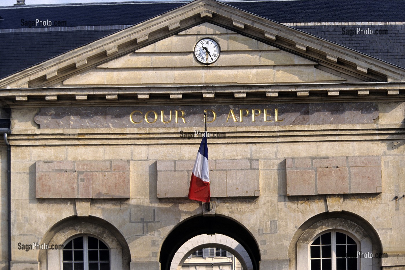 FACADE DE LA COUR D'APPEL, TRIBUNAL DE VERSAILLES. LA COUR D'APPEL REEXAMINE LES AFFAIRES DEJA JUGEES EN PREMIER DEGRE (1ER RESSORT OU 1ERE INSTANCE) EN MATIERE CIVILE, COMMERCIALE, SOCIALE OU PENALE, YVELINES (78) 