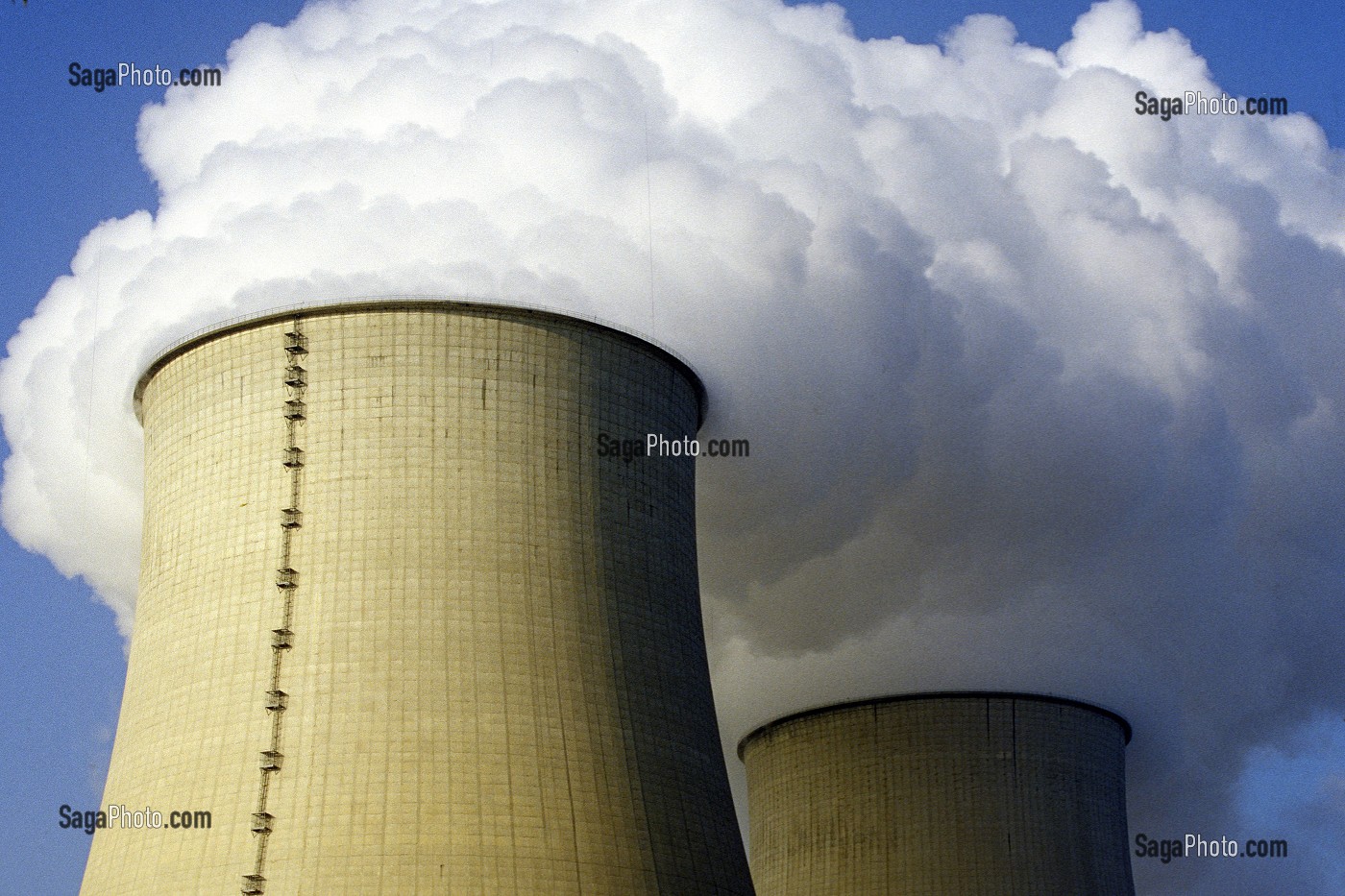 FUMEE DE CHEMINEES DE CENTRALE NUCLEAIRE, NOGENT SUR SEINE, (10) AUBE, CHAMPAGNE-ARDENNE, GRAND-EST, FRANCE 