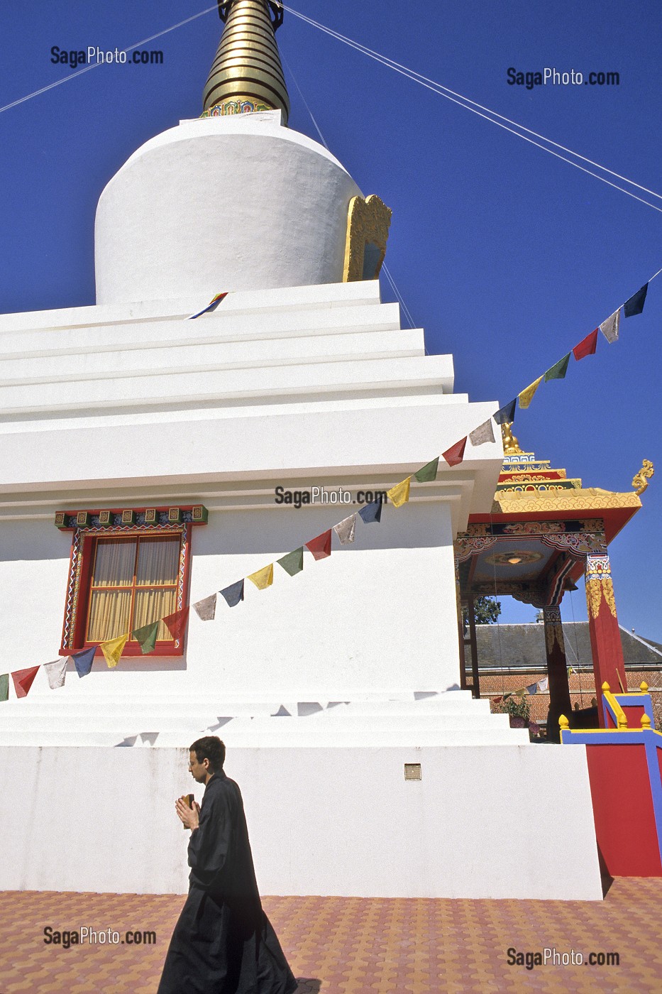 STUPA (MONUMENT SYMBOLE DU BOUDDHISME)  CENTRE BOUDDHISTE, SEMINAIRE ZEN, DACHANG VAJRADHARA-LING, CENTRE D'ETUDE ET DE PRATIQUE DU BOUDDHISME TIBETAIN, DOMAINE DU CHATEAU D'OSMONT, AUBRY LE PANTHOU 