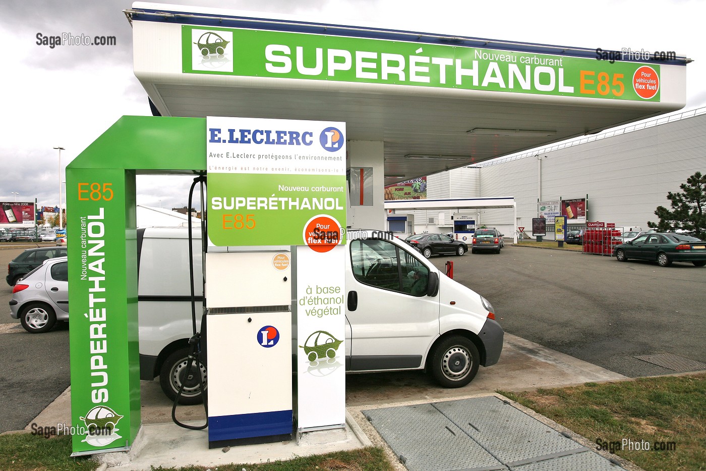 POMPE A ESSENCE SUPERETHANOL, E 85, E85, CENTRE COMMERCIAL E.LECLERC, BOIS D'ARCY, (78) 