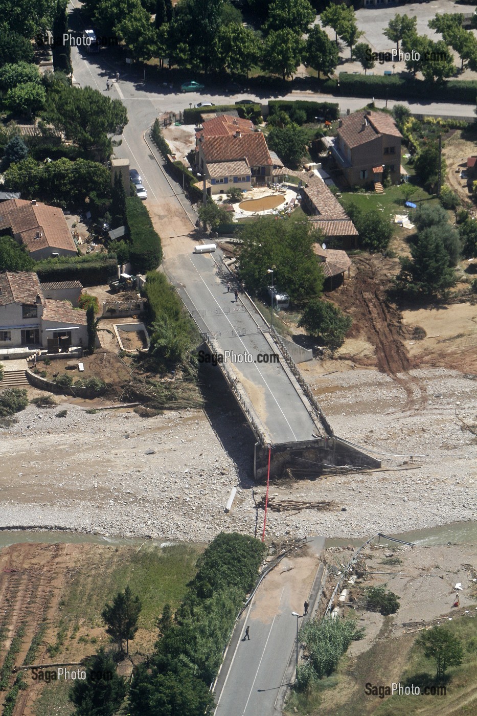 PONT DETRUIT PAR LES INONDATIONS, TARADEAU, REGION DE DRAGUIGNAN, VAR (83) 