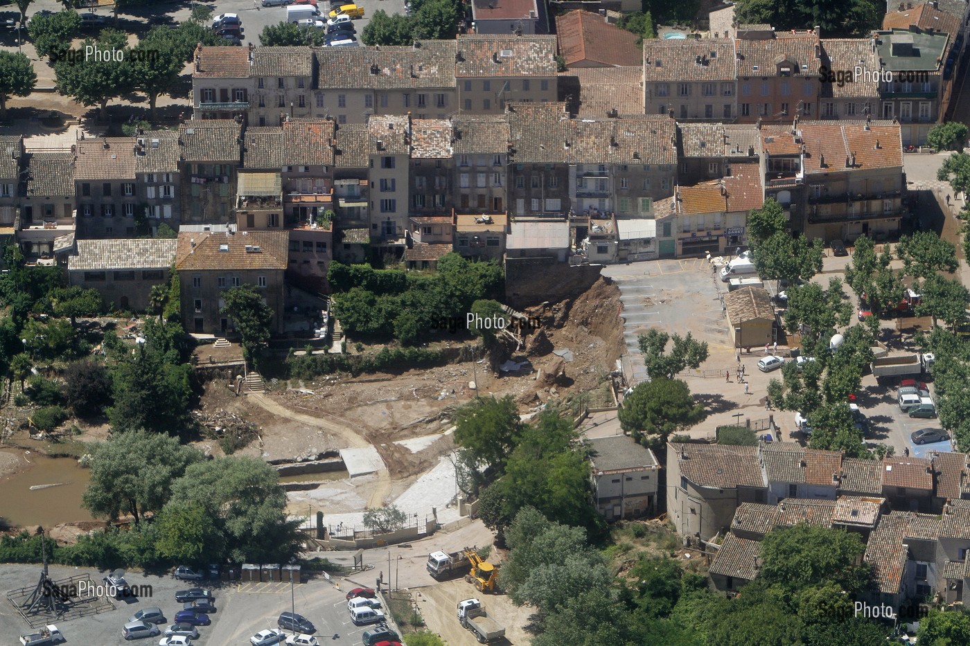 AFFAISSEMENT DE LA CHAUSSEE, LES ARCS SUR ARGENS, REGION DE DRAGUIGNAN, VAR (83) 