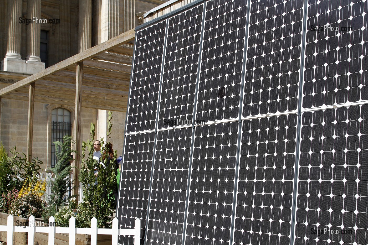 PANNEAUX SOLAIRES A PARIS, FRANCE 