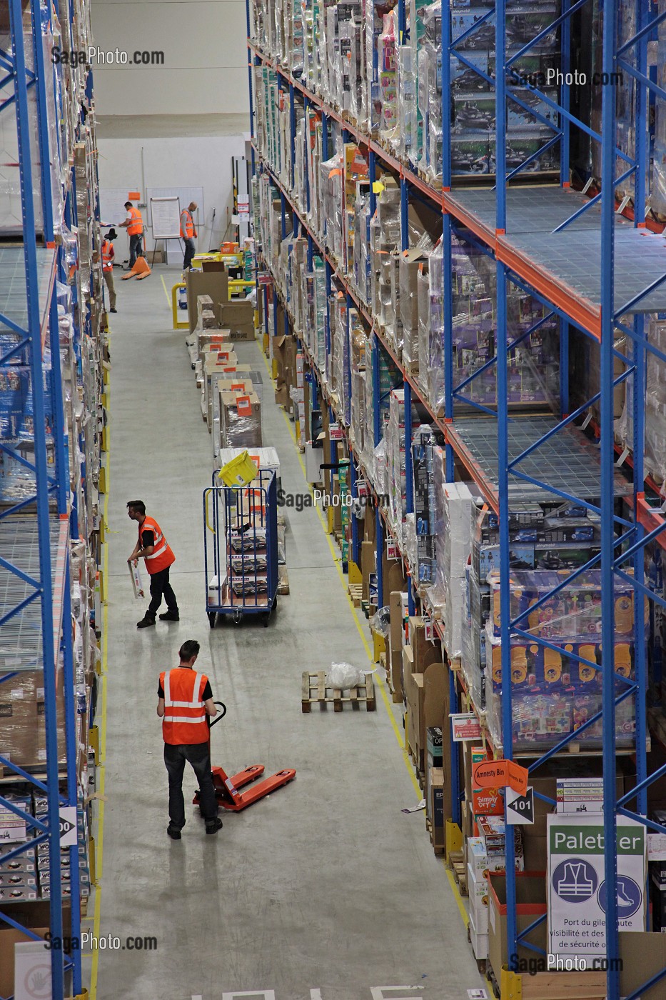 PLATEFORME LOGISTIQUE DE LA SOCIETE AMAZON 