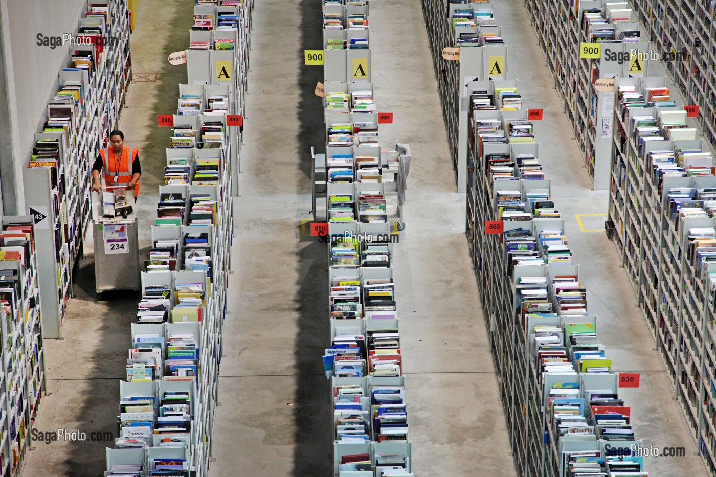 PLATEFORME LOGISTIQUE DE LA SOCIETE AMAZON 