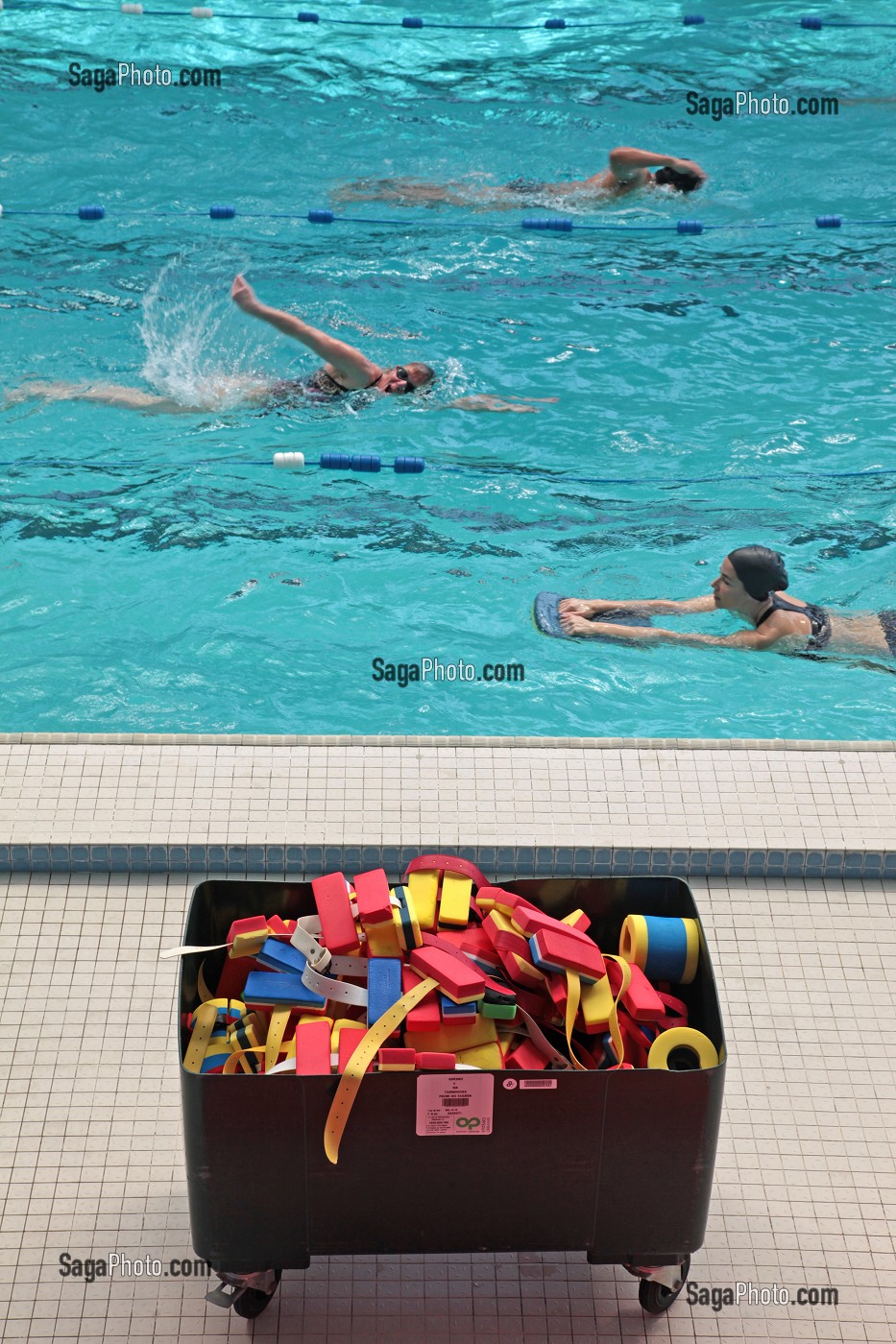 NAGEURS PISCINE MUNICIPALE 