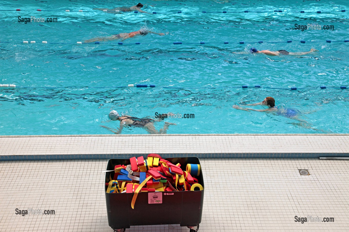 NAGEURS PISCINE MUNICIPALE 