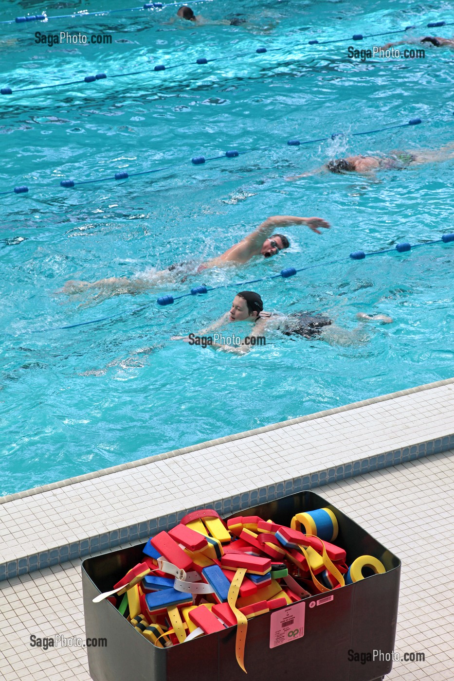 NAGEURS PISCINE MUNICIPALE 