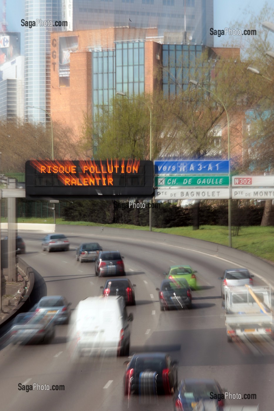 CIRCULATION SUR LE PERIHERIQUE PARISIEN, POLLUTION URBAINE 