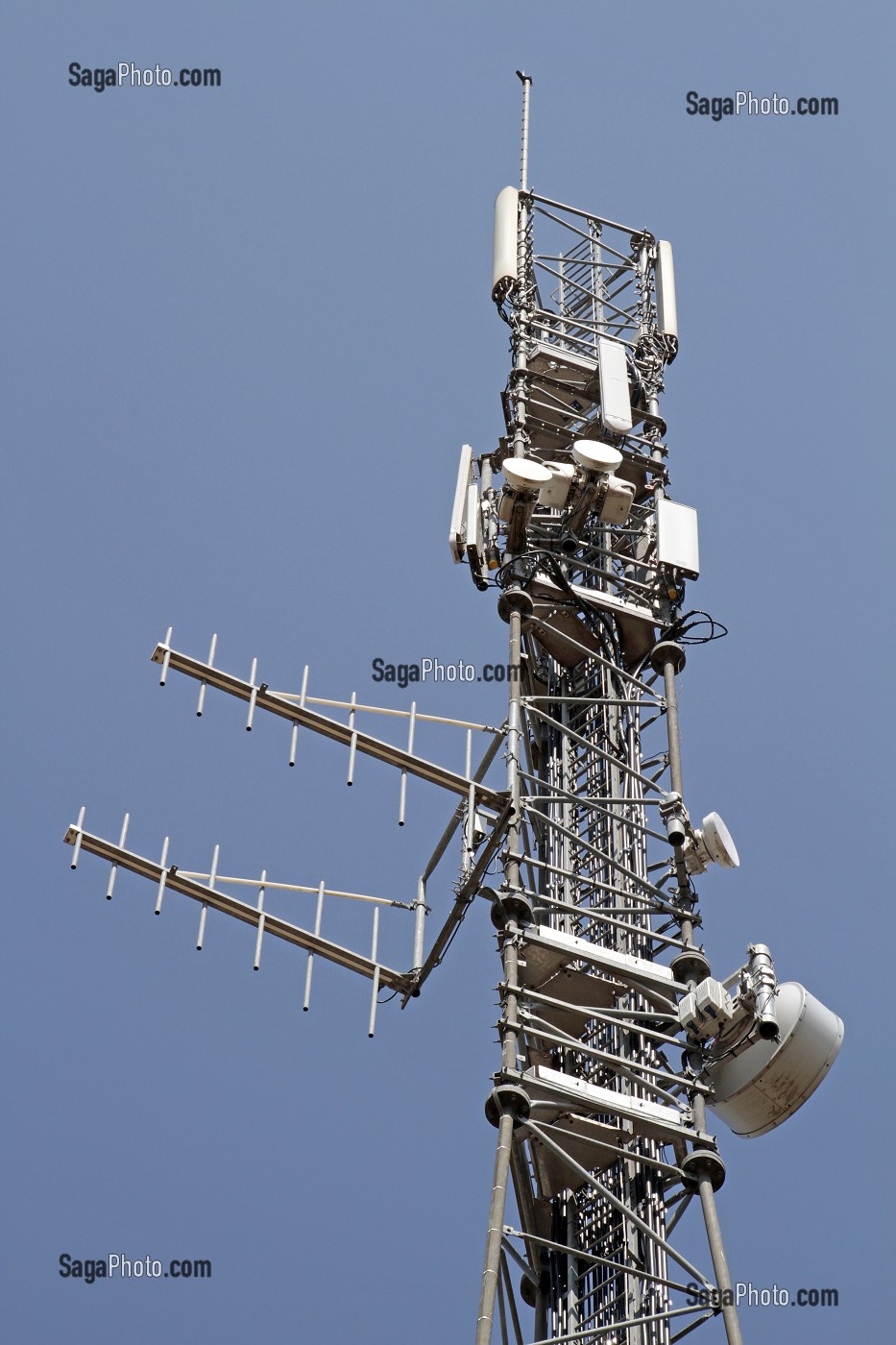 ANTENNES ET TELEPHONIE MOBILE, FRANCE 