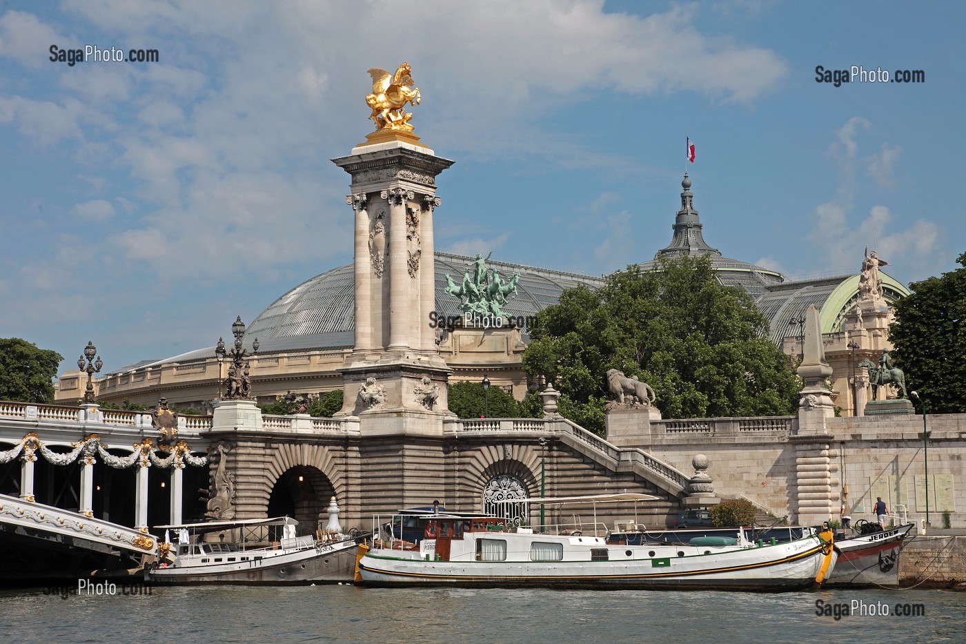 MONUMENTS DE PARIS, FRANCE 