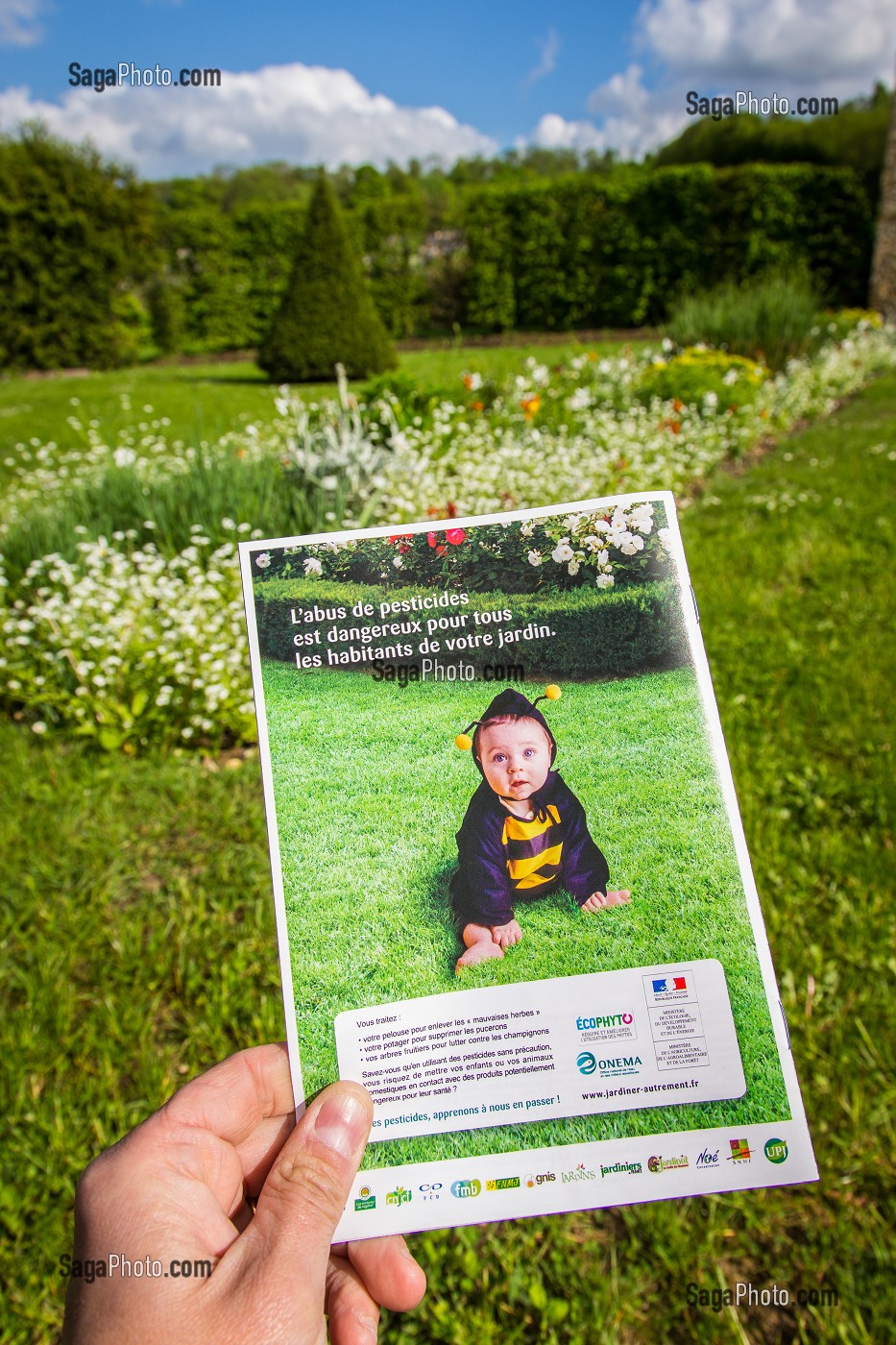 ENTRETIEN DES ESPACES VERTS SANS PESTICIDES, (78) VERSAILLES, ILE-DE-FRANCE, FRANCE 