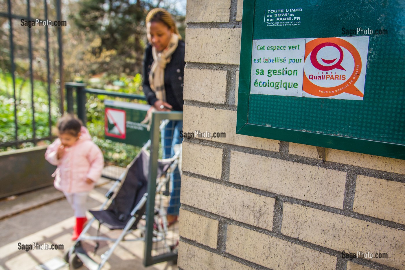 ENTRETIEN DES ESPACES VERTS SANS PESTICIDES, (75) PARIS, ILE-DE-FRANCE, FRANCE 