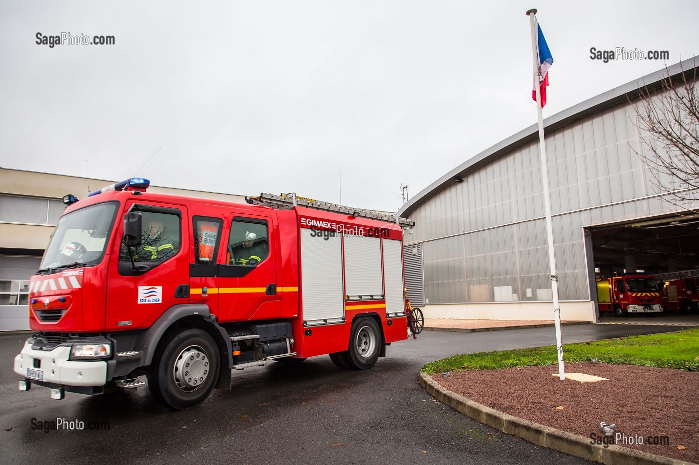 FOURGON POMPE TONNE, SAPEURS POMPIERS