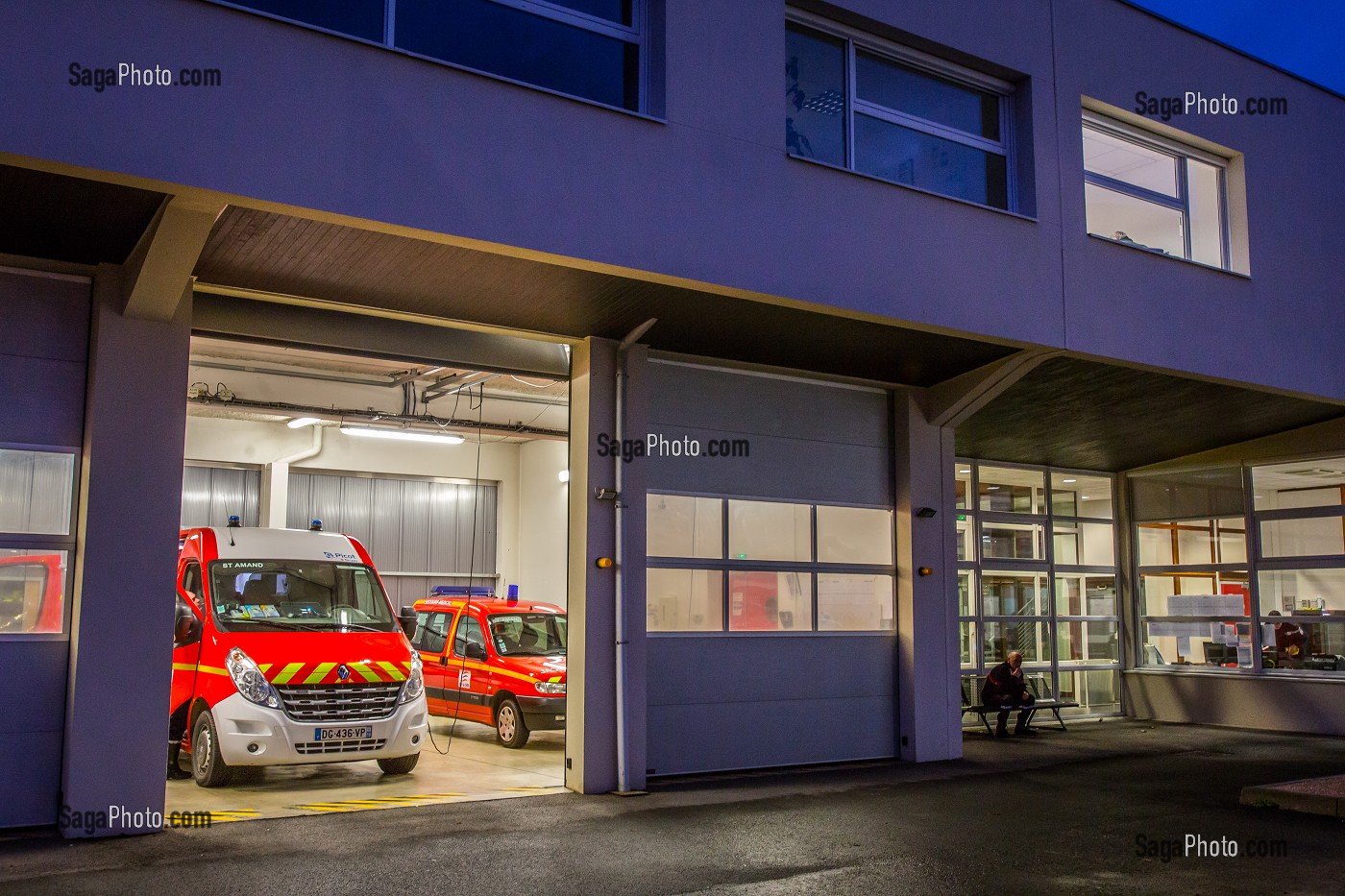 ILLUSTRATION CASERNE DE SAPEURS POMPIERS 