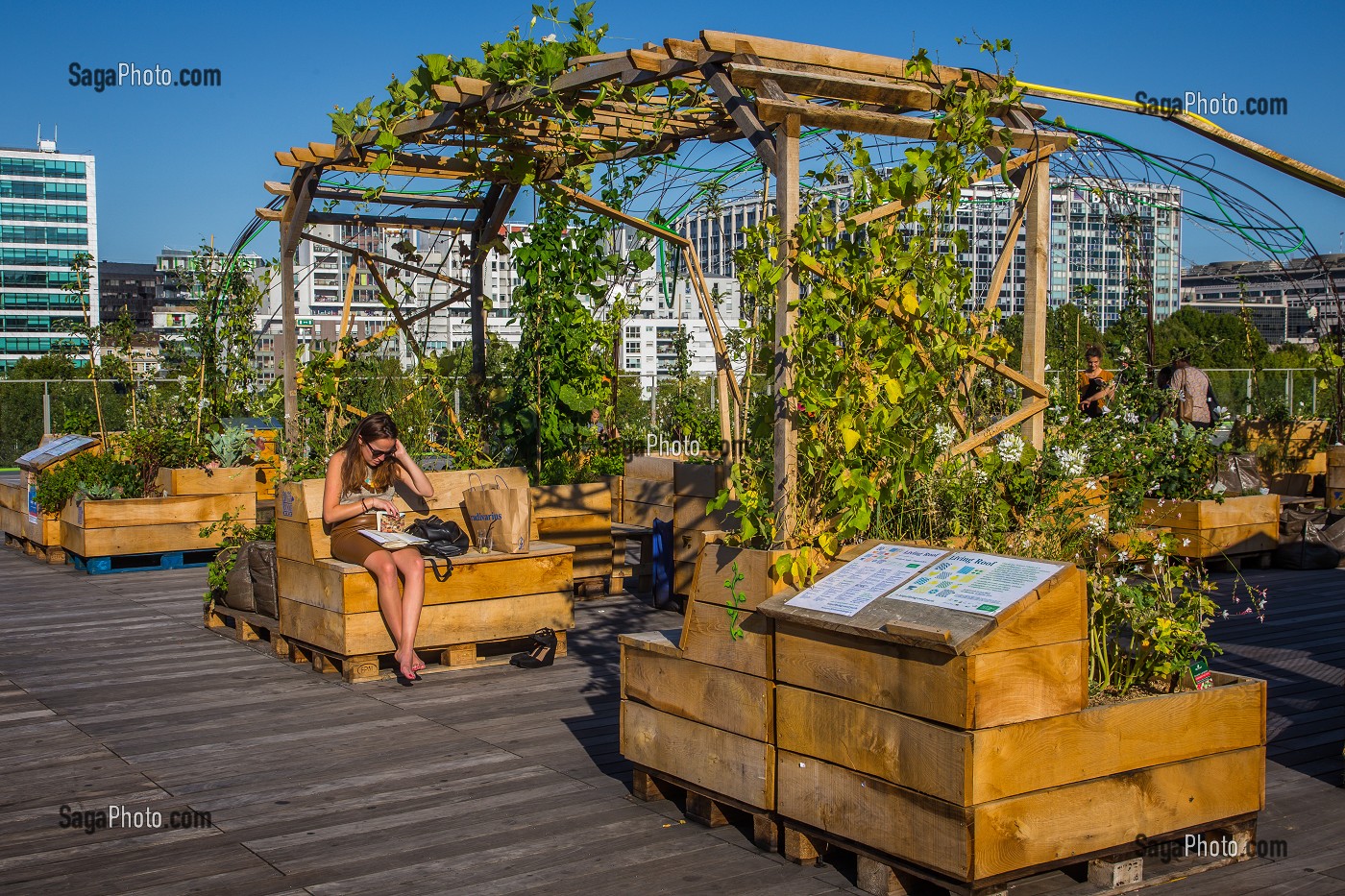 LIVING ROOF, RESIDENCE D'AGRICULTURE URBAINE, CITE DE LA MODE ET DU DESIGN 