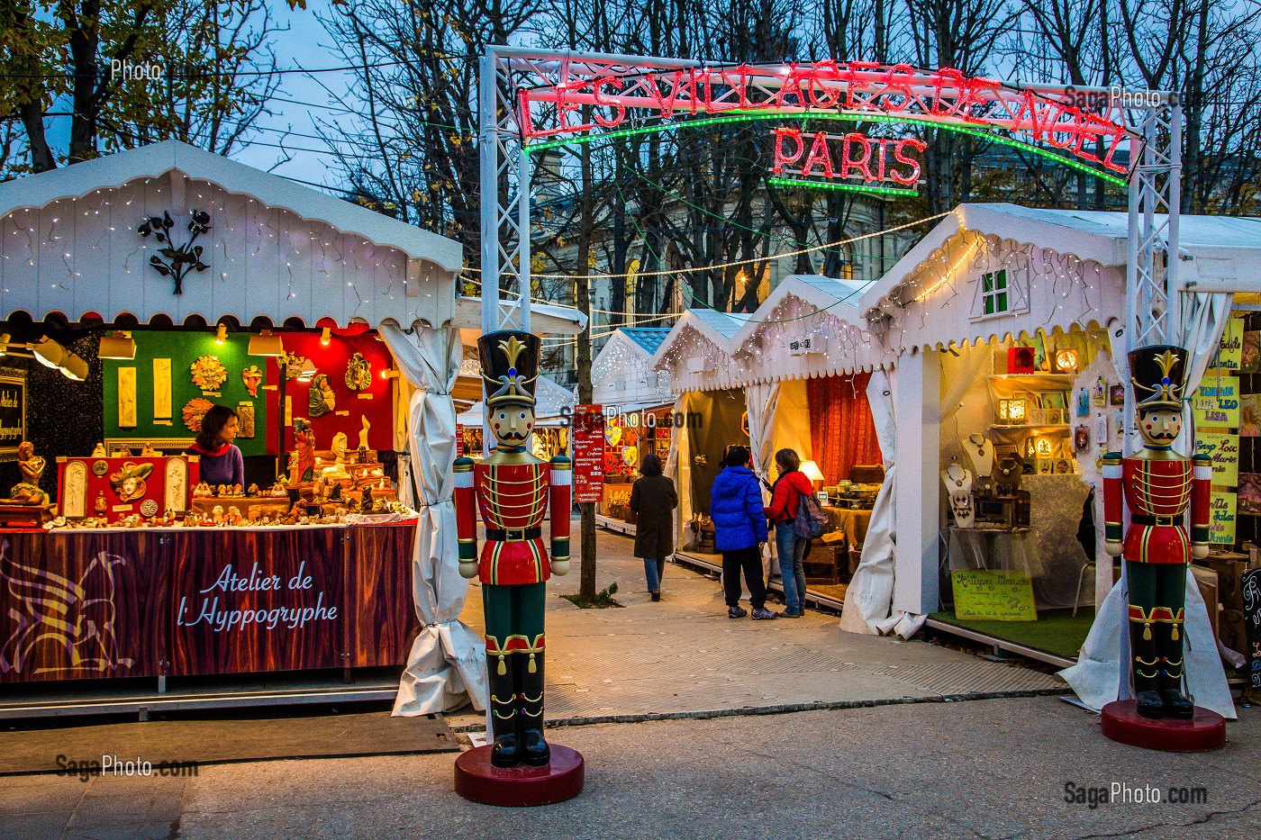 MARCHE DE NOEL, CHAMPS ELYSEE, PARIS 