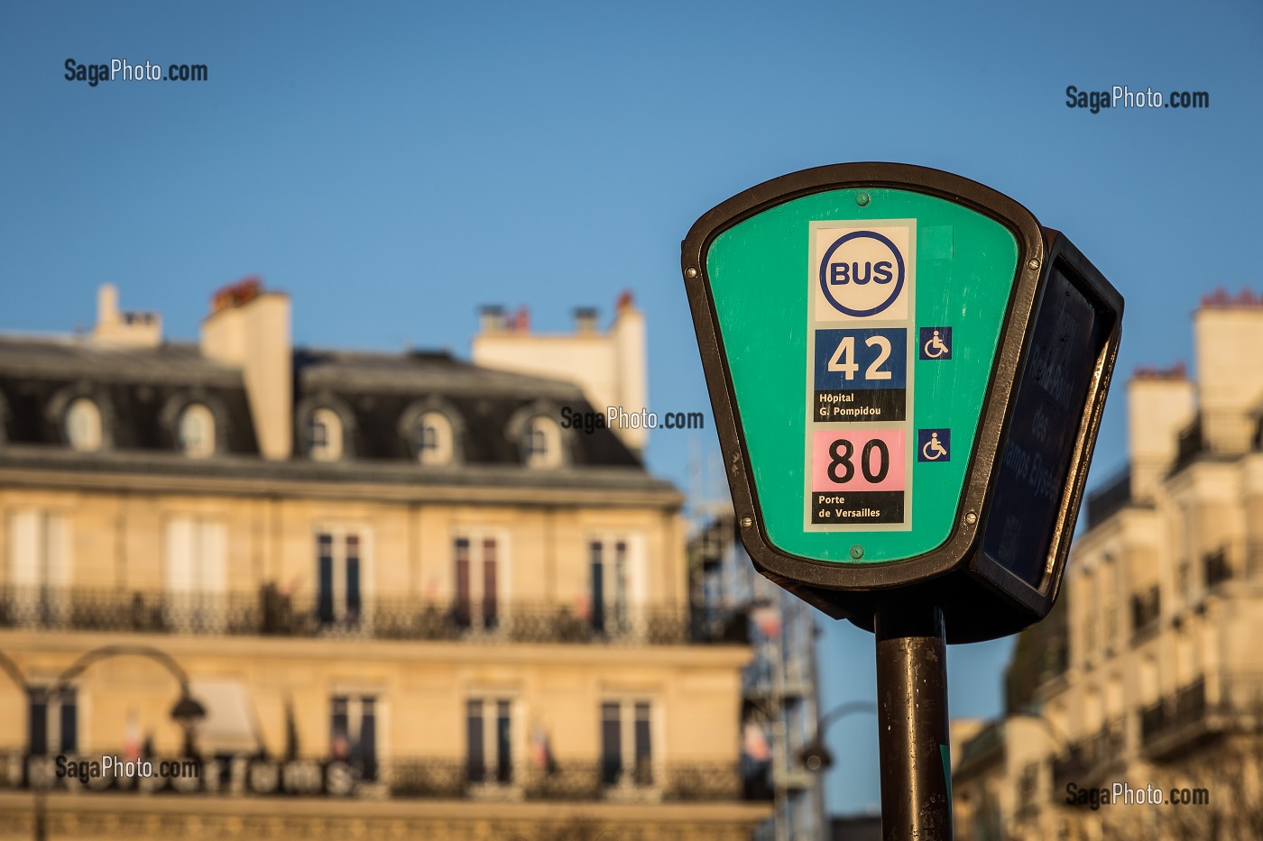 ROND POINT DES CHAMPS ELYSEES, PARIS, FRANCE 