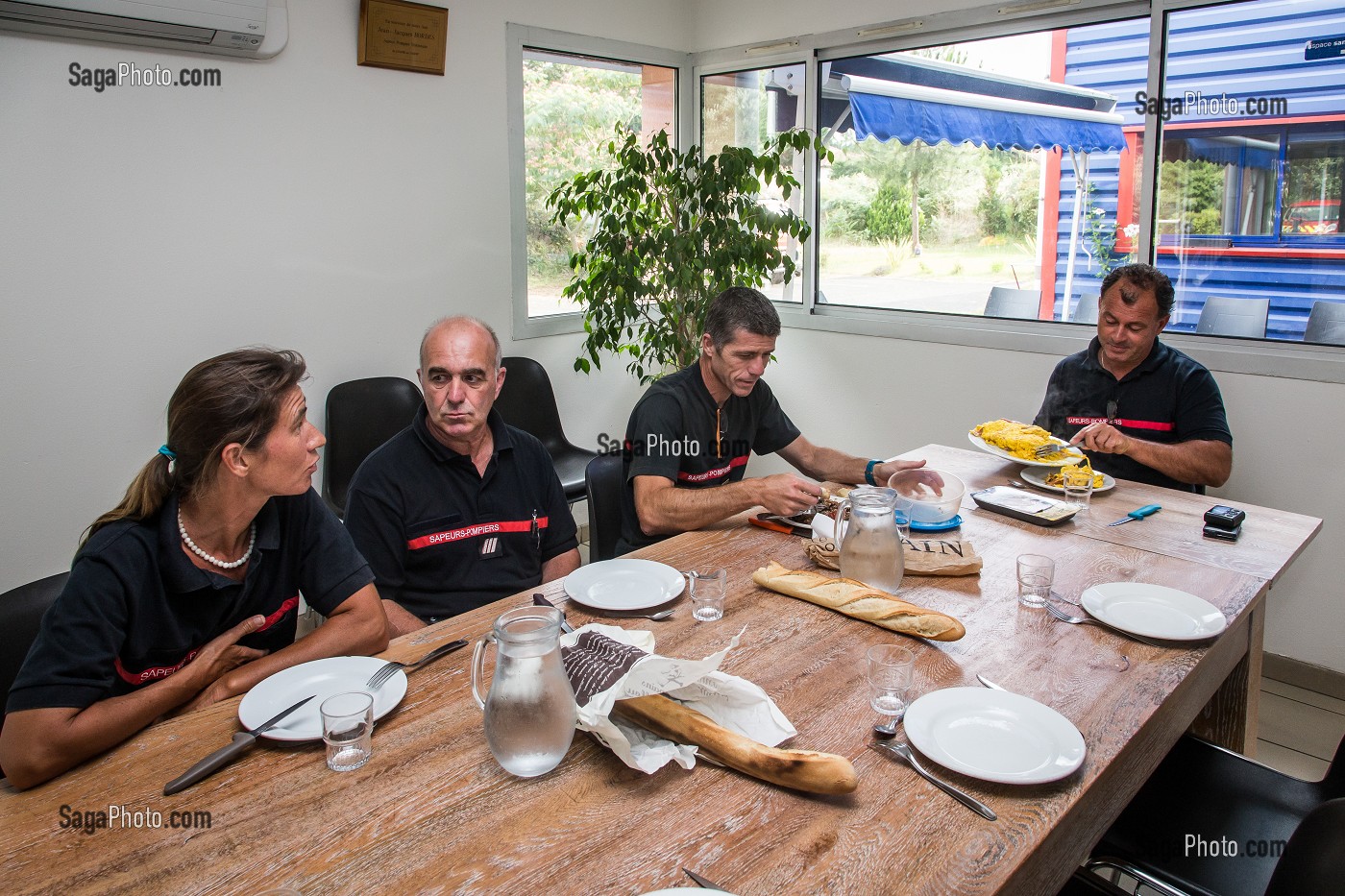 DEJEUNER DE LA GARDE, SAPEURS POMPIERS 